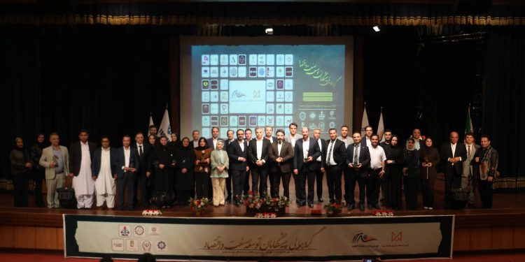 همایش «پیشگامان صنعت و اقتصاد» با حضور مدیران ارشد کشور برگزار شد